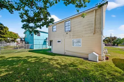 1012 12th Street #UP, Dickinson, TX 77539 - Photo 11