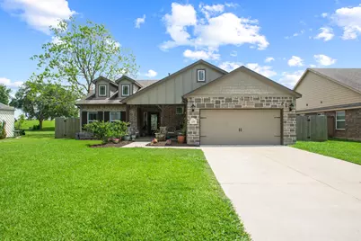 233 Twin Lakes Boulevard, West Columbia, TX 77486 - Photo 1