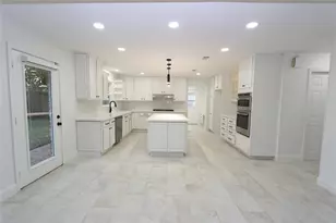 4839 McDermed Dr, Houston, TX 77035 - Photo 9
