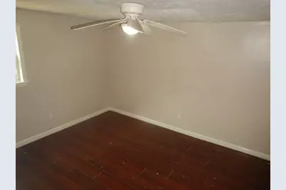 5854 Heron Drive, Houston, TX 77033 - Photo 5