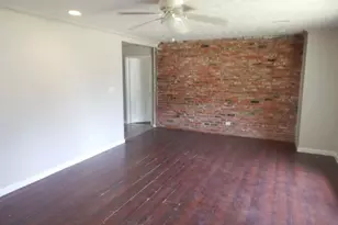 5854 Heron Dr, Houston, TX 77033 - Photo 3