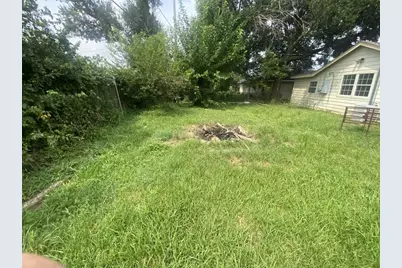 5854 Heron Drive, Houston, TX 77033 - Photo 11