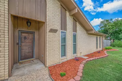 2401 Briar Oaks Drive, Bryan, TX 77802 - Photo 3