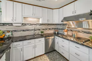 2401 Briar Oaks Dr, Bryan, TX 77802 - Photo 15