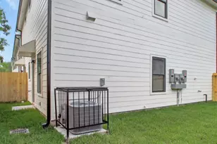 4719 Mallow St, Houston, TX 77033 - Photo 31