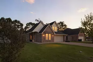 790 Bridgeview, Bridge City, TX 77611 - Photo 1