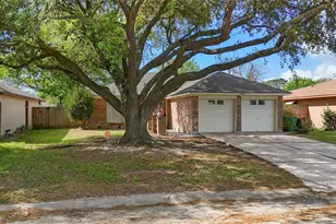 2205 Buchanan Dr, Baytown, TX 77520 - Photo 3