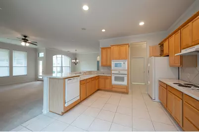 22 W Windsor Hills Circle, Conroe, TX 77384 - Photo 5