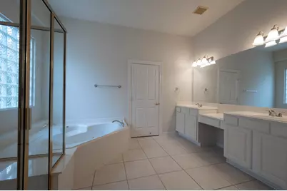 22 W Windsor Hills Circle, Conroe, TX 77384 - Photo 11