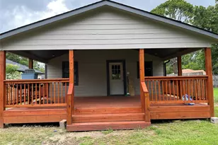 309 Aycock St, Clute, TX 77531 - Photo 11