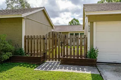 528 Belmont Drive, Friendswood, TX 77546 - Photo 3
