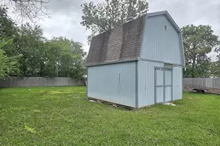 3000 2nd Ave N, Texas City, TX 77590 - Photo 27
