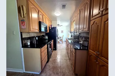 3000 2nd Avenue N, Texas City, TX 77590 - Photo 7