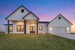 519 Chuckwagon Trail, Angleton, TX 77515 - Photo 1