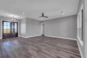 519 Chuckwagon Trail, Angleton, TX 77515 - Photo 7