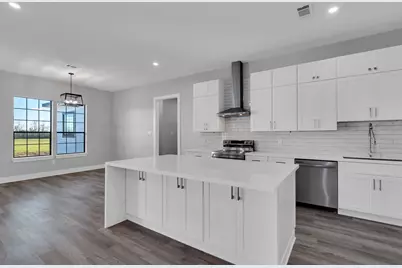 519 Chuckwagon Trail, Angleton, TX 77515 - Photo 9