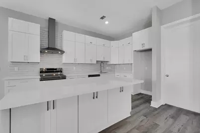 519 Chuckwagon Trail, Angleton, TX 77515 - Photo 11