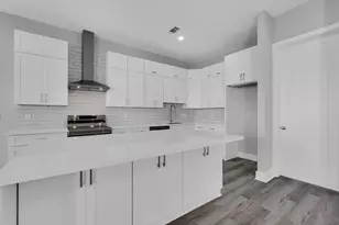 519 Chuckwagon Trail, Angleton, TX 77515 - Photo 11