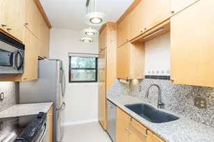 9800 Pagewood Ln, Houston, TX 77042 - Photo 9