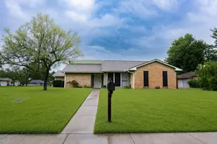 301 Lotus St, Lake Jackson, TX 77566 - Photo 1