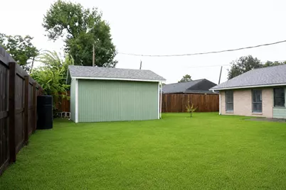 301 Lotus Street, Lake Jackson, TX 77566 - Photo 27