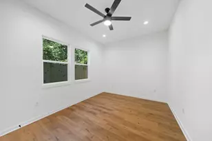 5029 Van Fleet St, Houston, TX 77033 - Photo 7
