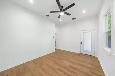 5029 Van Fleet Street #A, Houston, TX 77033 - Photo 9