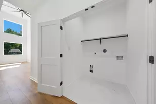 5029 Van Fleet St, Houston, TX 77033 - Photo 17