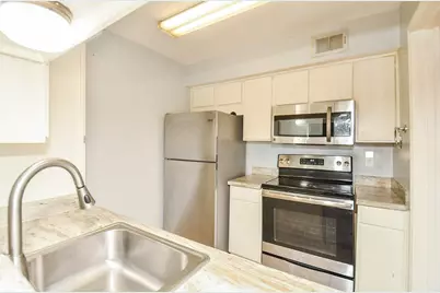 4633 Wild Indigo Street #552, Houston, TX 77027 - Photo 7