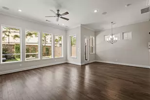 919 Dunleigh Meadows Ln, Houston, TX 77055 - Photo 11