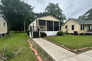 1212 Work St, Anahuac, TX 77514 - Photo 3