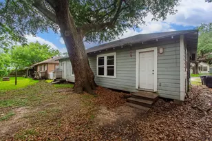 713 W Willis St, Alvin, TX 77511 - Photo 5