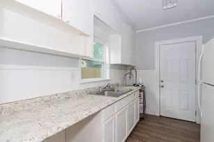 713 W Willis St, Alvin, TX 77511 - Photo 17