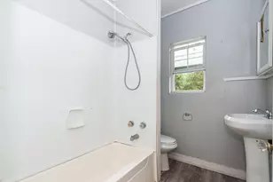 713 W Willis St, Alvin, TX 77511 - Photo 13