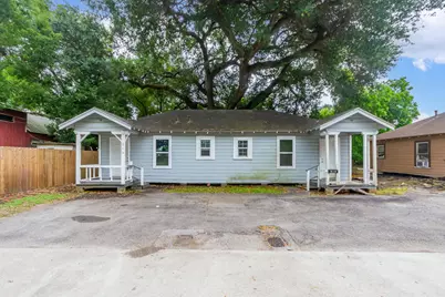 713 W Willis Street, Alvin, TX 77511 - Photo 1
