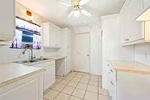 4811 25th St, Dickinson, TX 77539 - Photo 11