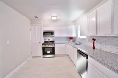 9409 Kentshire Drive, Houston, TX 77078 - Photo 5
