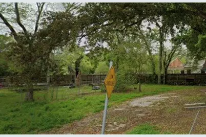 2106 Travis Street, West Orange, TX 77630 - Photo 3