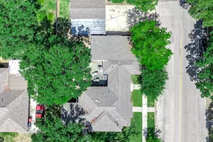611 N Pruett St, Baytown, TX 77520 - Photo 33
