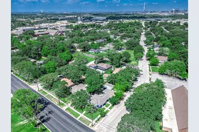 611 N Pruett Street #B, Baytown, TX 77520 - Photo 35