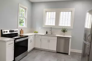 2206 Bernardo De Galvez Ave, Galveston, TX 77550 - Photo 3