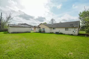 4819 Lingonberry St, Houston, TX 77033 - Photo 19