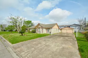 4819 Lingonberry St, Houston, TX 77033 - Photo 3