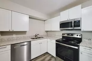 5606 Willow Glen Dr, Houston, TX 77033 - Photo 15