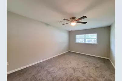5606 Willow Glen Drive, Houston, TX 77033 - Photo 9