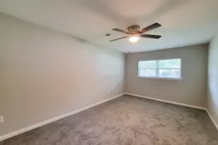 5606 Willow Glen Dr, Houston, TX 77033 - Photo 9