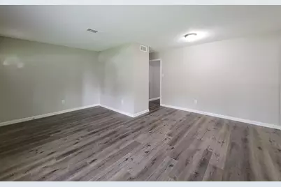 5606 Willow Glen Drive, Houston, TX 77033 - Photo 7