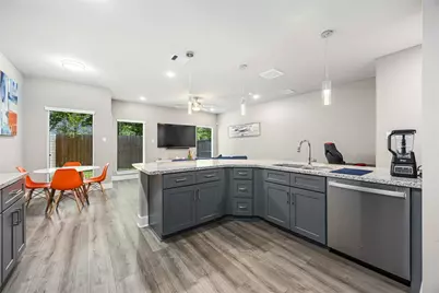 5023 Mallow Street #A/B, Houston, TX 77033 - Photo 7