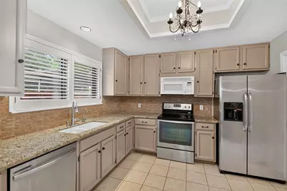 11711 Memorial Drive #11, Houston, TX 77024 - Photo 13