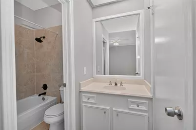 11711 Memorial Drive #11, Houston, TX 77024 - Photo 17